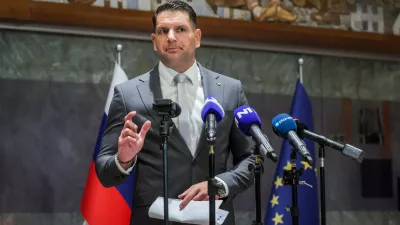 V petek na mizi DZ: Stevanović in Av&scaron;ič Bogovič na glasovanje o razre&scaron;itvi
