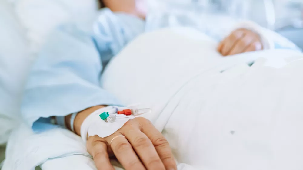 Pacientka v postelji. Slika je simbolična. / Foto: iStock