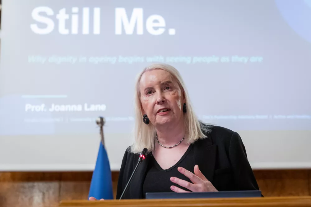 Joanne Lane, dostojanstvo, staranje, starostniki, dostojno staranje, Univerza v Ljubljani, dolgotrajno oskrbo&nbsp;, oskrba doma / Foto: Bor Slana, Sta