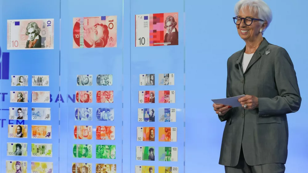 23.07.2026, Frankfurt, DEU Christine Lagarde, Praesidentin der Europaeischen Zentralbank. Christine Lagarde stellt die Entwuerfe fuer die neuen Euroscheine vor. In den naechsten Wochen koennen die Buerger abstimmen, ob sie sich fuer die Voegel auf den Scheinen entscheiden oder lieber beruehmte Europaer. *** July 23, 2026, Frankfurt, Germany Christine Lagarde, President of the European Central Bank Christine Lagarde presents the designs for the new euro banknotes In the coming weeks, citizens will be able to vote on whether they prefer the birds on the banknotes or famous Europeans,Image: 1118070090, License: Rights-managed, Restrictions: imago is entitled to issue a simple usage license at the time of provision. Personality and trademark rights as well as copyright laws regarding art-works shown must be observed. Commercial use at your own risk., Model Release: no / Foto: Profimedia