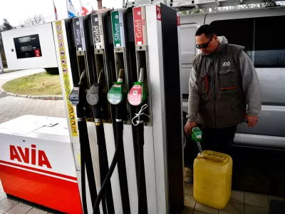 A driver fills a gas can at an Avia gas station, as a surge in fuel and energy prices in the wake of Russia's ongoing invasion of Ukraine puts increased pressure on Hungarian Prime Minister Viktor Orban's low-cost energy policy for households, in Martonvasar, Hungary March 18, 2022. REUTERS/Marton Monus