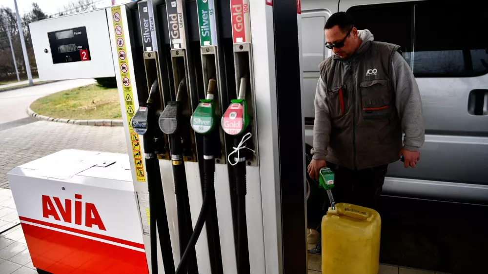 A driver fills a gas can at an Avia gas station, as a surge in fuel and energy prices in the wake of Russia's ongoing invasion of Ukraine puts increased pressure on Hungarian Prime Minister Viktor Orban's low-cost energy policy for households, in Martonvasar, Hungary March 18, 2022. REUTERS/Marton Monus