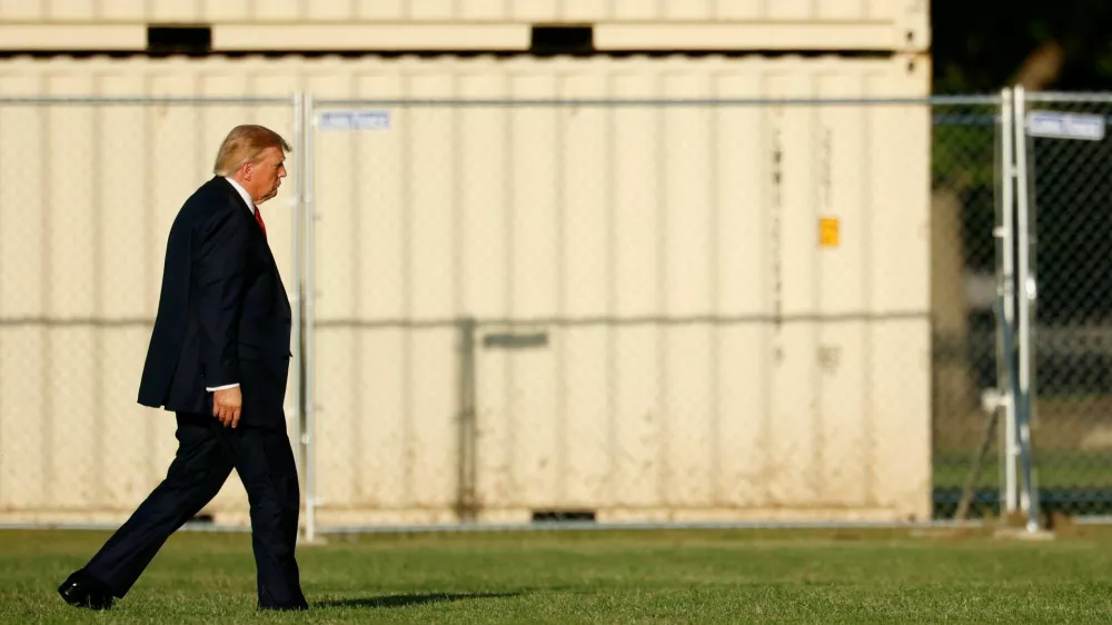 US President Donald J. Trump walks towards Marine One on the Ellipse near the White House in Washington, D.C., US, en route to Sterling, Virginia, US, September 18, 2026. REUTERS/Evan Vucci