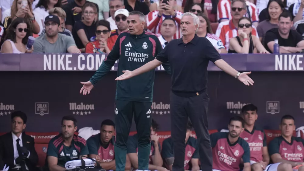Real Madrid's head coach Jose Mourinho, right, gestures during a Spanish La Liga soccer match between Atletico Madrid and Real Madrid in Madrid, Sunday, Sept. 20, 2026. (AP Photo/Bernat Armangue)