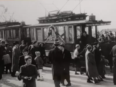 Zadnja_voznja_tramvaja_iz_Rakovnika_proti_Magistratu 1956