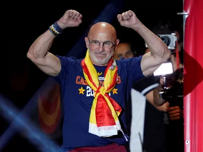 FILE PHOTO: Soccer Football - FIFA World Cup 2026 - Spain Victory Parade - Madrid, Spain - July 20, 2026 Spain coach Luis De La Fuente celebrates on the stage at Cibeles Square in Madrid after the victory parade as fans gather to celebrate winning the World Cup REUTERS/Ana Beltran/File Photo