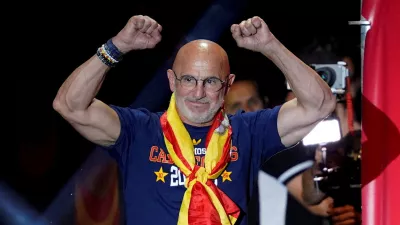 FILE PHOTO: Soccer Football - FIFA World Cup 2026 - Spain Victory Parade - Madrid, Spain - July 20, 2026 Spain coach Luis De La Fuente celebrates on the stage at Cibeles Square in Madrid after the victory parade as fans gather to celebrate winning the World Cup REUTERS/Ana Beltran/File Photo
