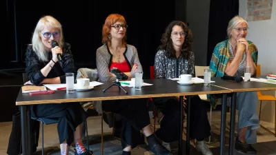 Skupna tiskovna konferenca s predstavitvijo festivalov Mesto žensk in TO)pot. Sodelovale so programski vodji Mesta žensk Jasmina Založnik in Pia Brezav&scaron;ček ter direktorica zavoda Cona Irena Pivka ter Dunja Kukovec. BAZA, Center mladih Ljubljana, 2026
