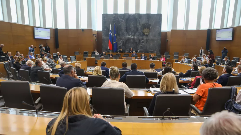 21.9.2026 - začetek redne seje DZ z glasovanjem o zahtevi skupine poslank in poslancev, Državni zbor redna sejaFoto: Luka Cjuha