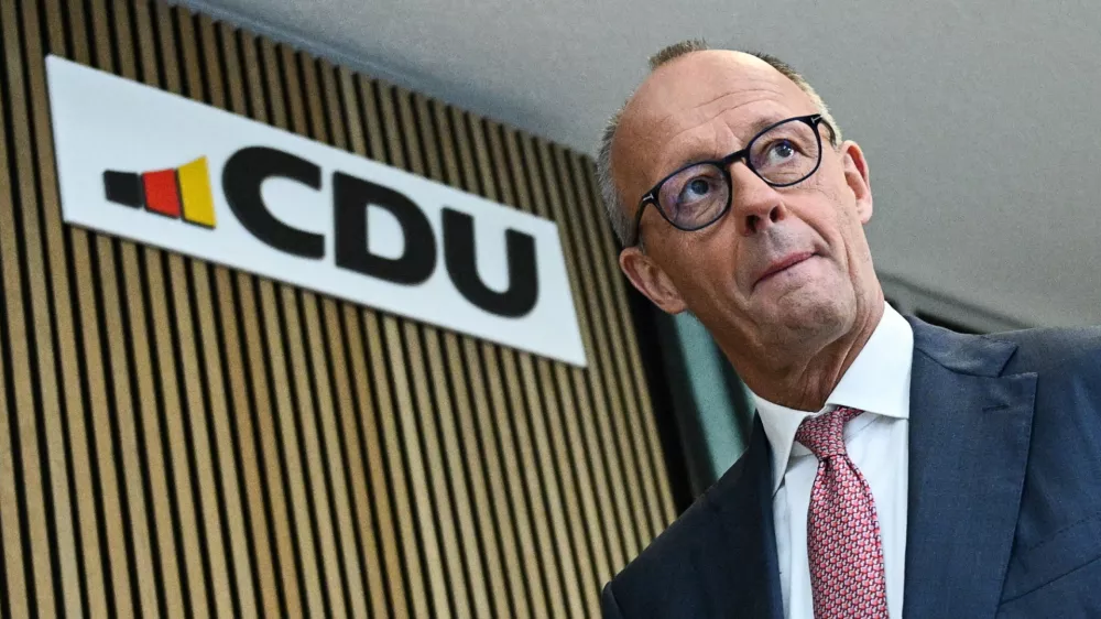 German Chancellor and Christian Democratic Union (CDU) party leader, Friedrich Merz, walks to attend a press conference, after the state elections, in Berlin, Germany, September 21, 2026. REUTERS/Annegret Hilse   TPX IMAGES OF THE DAY