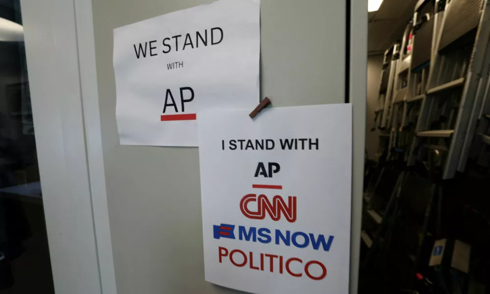 An updated solidarity sign adding CNN, MSNOW and POLITICO hangs outside the Associated Press booth at the White House grounds after US President Donald Trump banned three major news outlets &ndash; CNN, MS NOW and Politico from the White House, in Washington, D.C., US, September 21, 2026. REUTERS/Kevin Lamarque