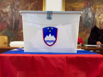 volilna skrinja- 21.05.2019 - Voli&scaron;če - Upravna enota Ljubljana Center, Adamič &ndash; Lundrovo nabrežje- Evropske volitve 2019 - Volitve poslancev v Evropski parlament - predčasno glasovanje pred evropskim volitvami na sedežih okrajnih volilnih komisij.//FOTO: Bojan Velikonja