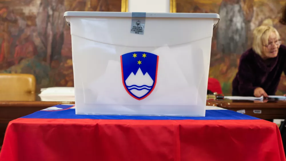 volilna skrinja- 21.05.2019 - Voli&scaron;če - Upravna enota Ljubljana Center, Adamič &ndash; Lundrovo nabrežje- Evropske volitve 2019 - Volitve poslancev v Evropski parlament - predčasno glasovanje pred evropskim volitvami na sedežih okrajnih volilnih komisij.//FOTO: Bojan Velikonja