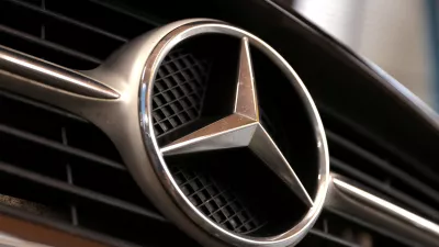 FILE PHOTO: Mercedes-Benz logo is seen in this illustration taken July 28, 2025. REUTERS/Dado Ruvic/Illustration/File Photo