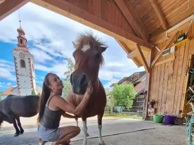 Mini ranč Negra: Iz ljubezni do živali ustvarja svoj mali svet