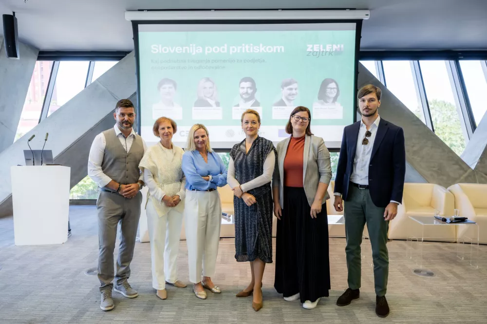 Na dogodku Slovenija pod pritiskom: kaj podnebna tveganja pomenijo za podjetja, gospodarstvo in odločevalce so sodelovali predstavniki Evropske agencije za okolje, ARSO, World Business Council for Sustainable Development, gospodarstva, energetike, bančnega sektorja in lokalnih skupnosti.