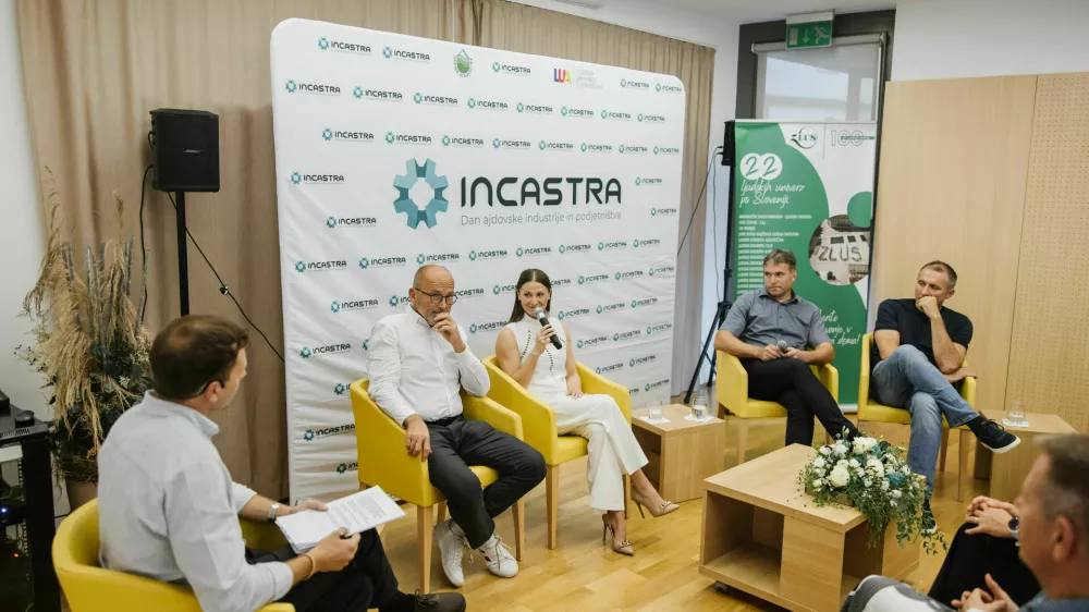 Okrogla miza Incastra