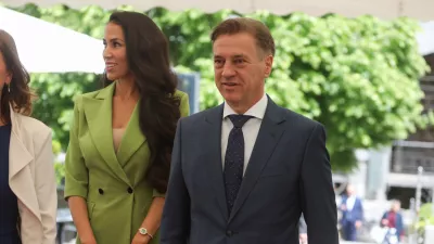- Robert Golob, predsednik vlade RS in žena Tina Gaber Golob,- 08.05.2026. - Slavnostna seja Mestnega sveta Mestne občine Ljubljana ob Dnevu zmage nad fa&scaron;izmom na kateri so razglasili častna me&scaron;čana in ostale nagrajence MOL in je župan Zoran Janković napovedal vnovično kandidaturo za župana po 20. letih.//FOTO: Bojan Velikonja