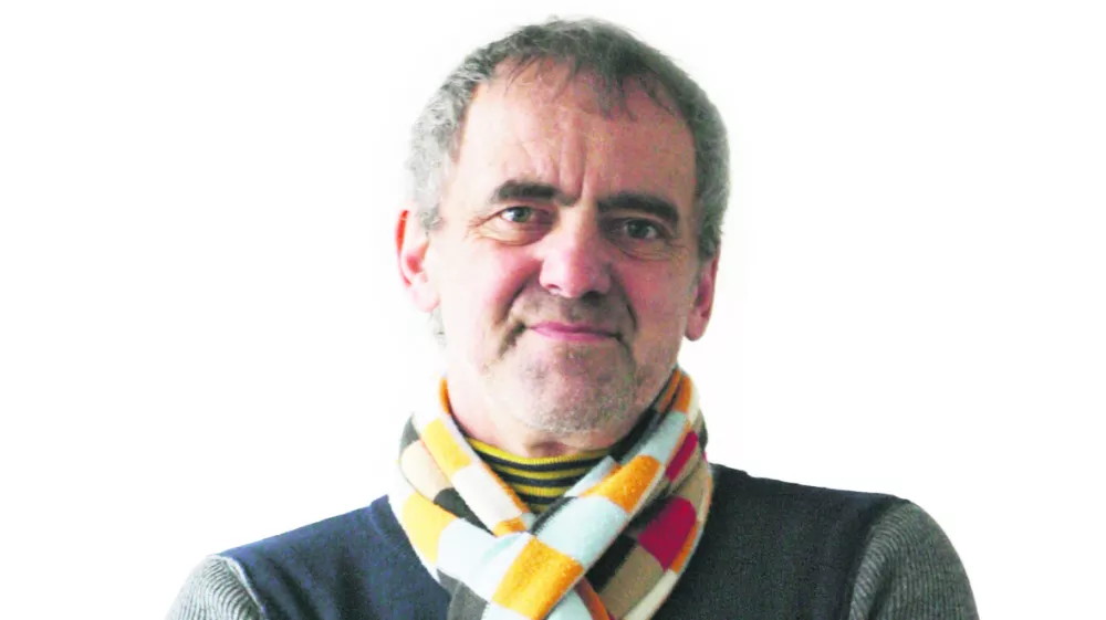 Leon Magdalenc, zunanji kolumnist - Dnevnik 2016 - portreti za komentarje in kolumne - kolumnisti - - //FOTO: Tomaž Skale------barvno, belo ozadje, za kolumno, PERMANENT!!!