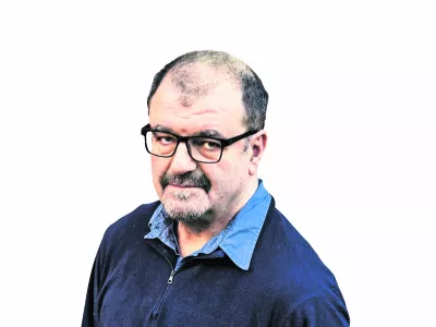 Ahmed Burić, kolumnist Dnevnika------COLORPSAV PERMANENT PROSIM !!!