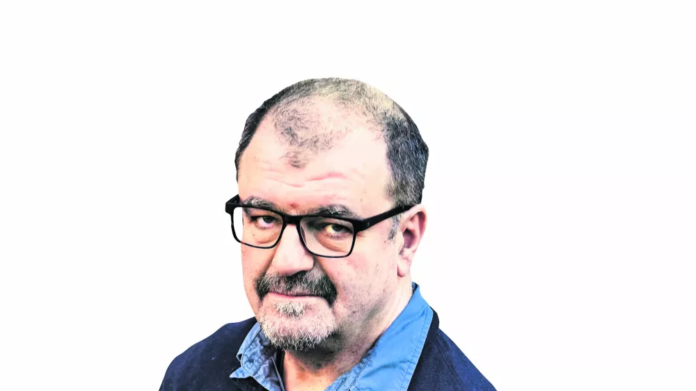 Ahmed Burić, kolumnist Dnevnika------COLORPSAV PERMANENT PROSIM !!!