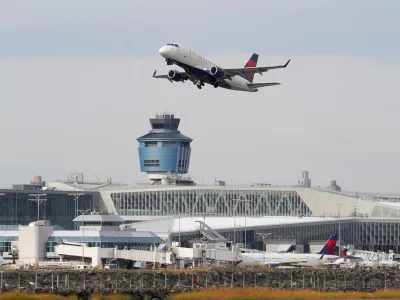 FILE PHOTO: An airplane takes off from New York's Laguardia Airport in the Queens borough of New York City, U.S., November 7, 2025. REUTERS/Ryan Murphy/File Photo