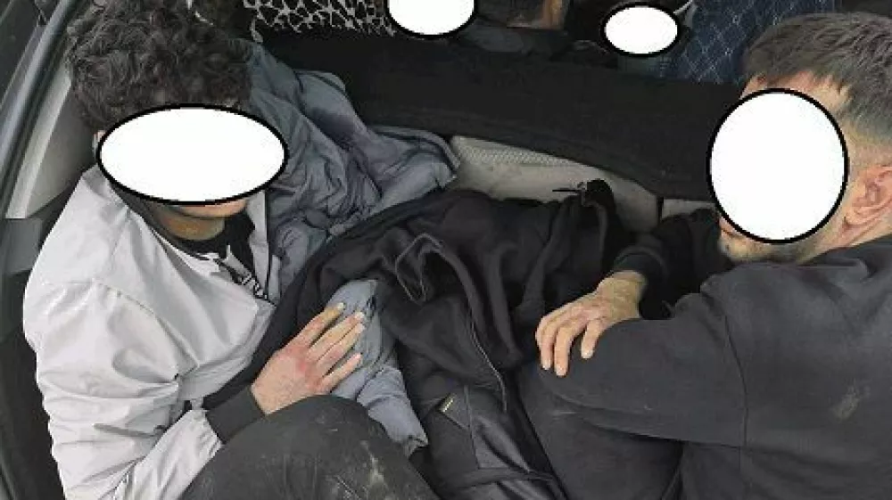 Policisti so ustavili Gruzijca, ki je v avtu prevažal več tur&scaron;kih državljanov. 