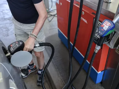 Kdo toči cenej&scaron;e gorivo, Slovenci, Hrvati ali Avstrijci?