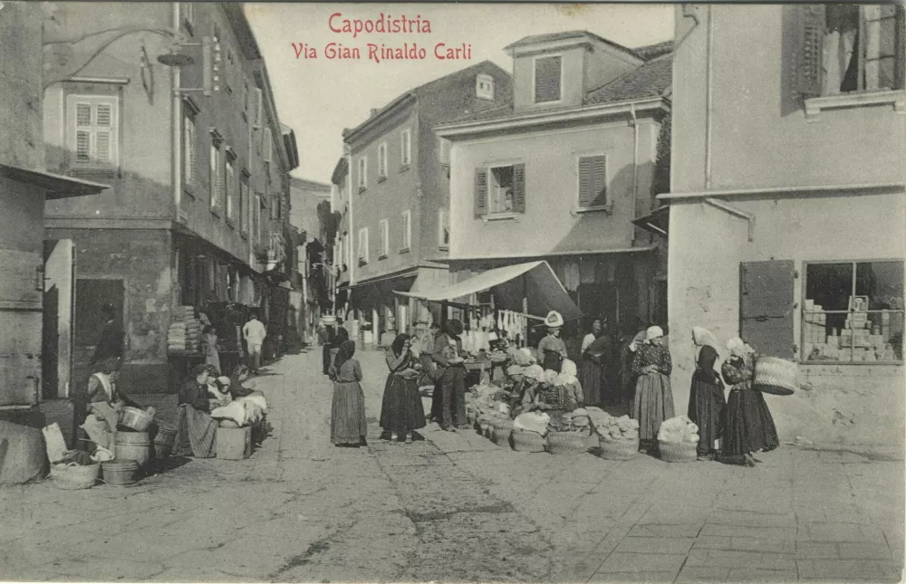 &Scaron;avrinke prodajajo jajca v Kopru - arhivska fotografija / Foto: Pokrajinski Muzej Koper 