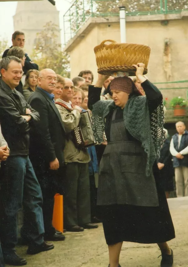 turistična in kulturna dru&scaron;tva ohranjajo tradicijo &scaron;avrink - &scaron;avrinke - &scaron;avrinska no&scaron;a / Foto: Pokrajinski Muzej Koper 
