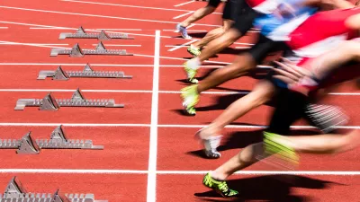athletes in sprint start in track and field / Foto: Stefanschurr