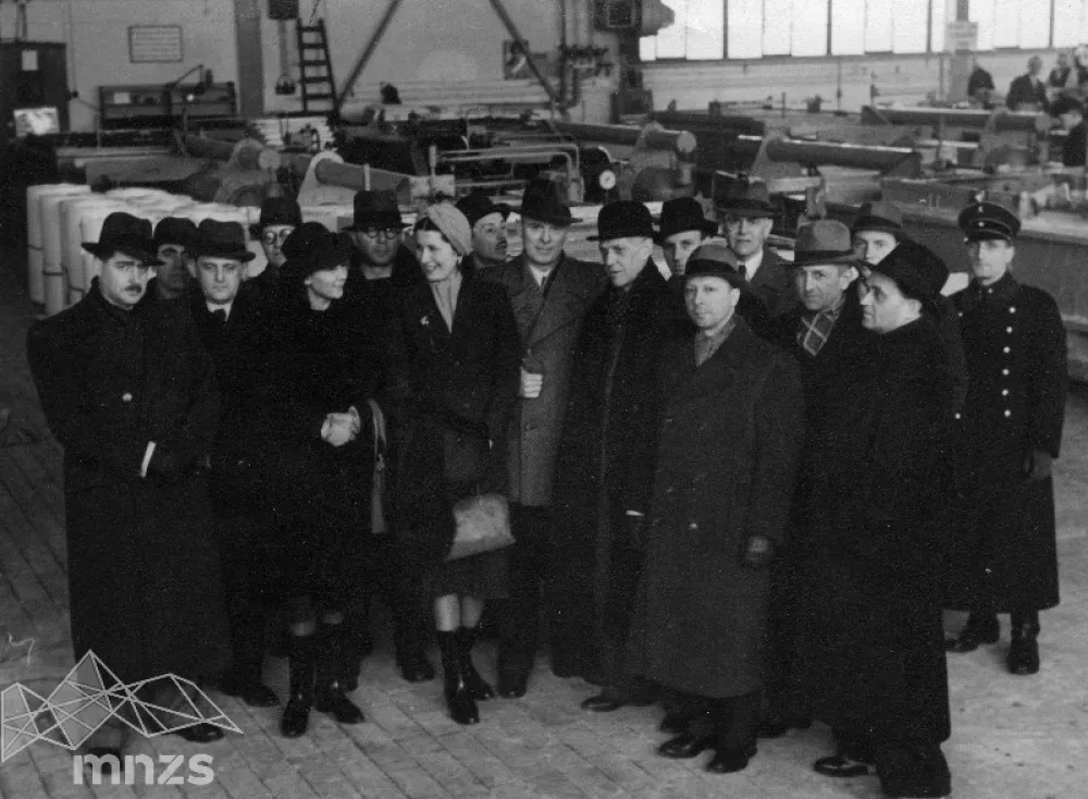 Skupinska fotografija z novinarji Slovenca / Foto: Fototeka Muzeja Novej&scaron;e Zgodovine