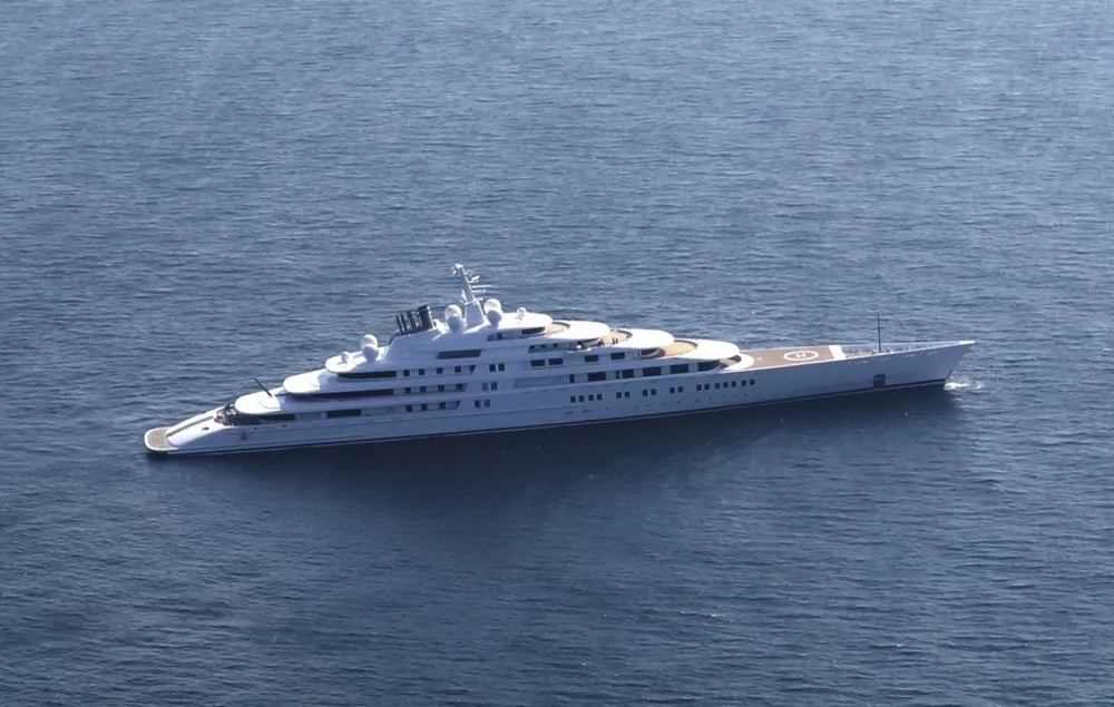 Yacht Azzam, length 180 meters, the longest private yacht in the world, owner Prince Walid ibn Talal al-Saud of Saudi Arabia, North Sea, Germany,Image: 326673322, License: Rights-managed, Restrictions:, Model Release: no / Foto: Arnulf Hettrich Via Profimedia