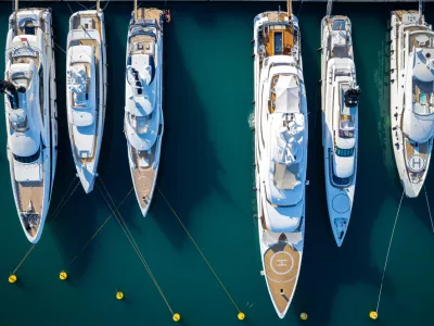 Aerial view of Super Mega Yachts in the French Riviera in the port of Antibes - Aerial sunrise flyover some of the most Expensive Boats in the World / Foto: Michael Workman Getty Images