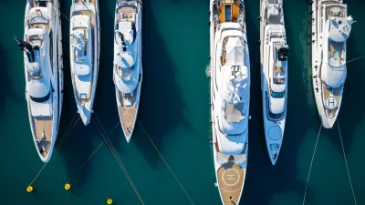Aerial view of Super Mega Yachts in the French Riviera in the port of Antibes - Aerial sunrise flyover some of the most Expensive Boats in the World / Foto: Michael Workman Getty Images