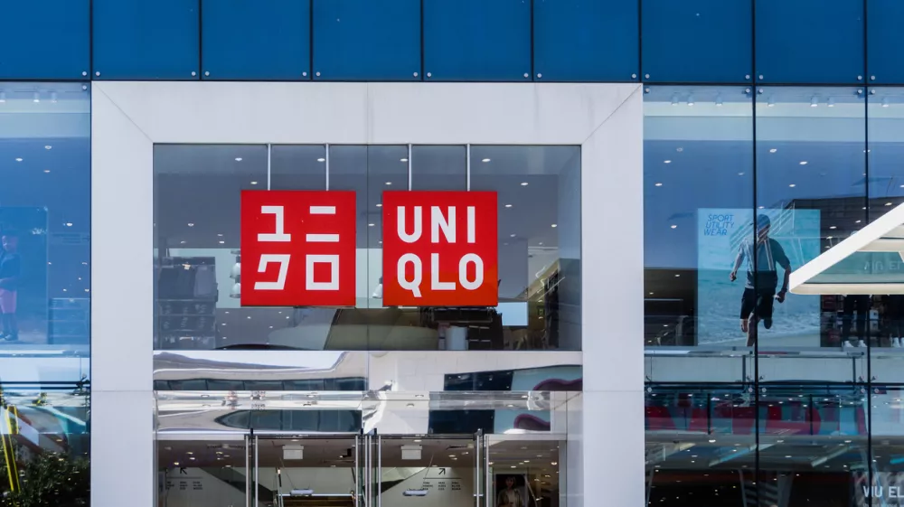 Leta 1984 je Tada&scaron;i Janai začel voditi &scaron;e svoje podjetje: v&nbsp;stranskih ulicah Hiro&scaron;ime je odprl prvo trgovino Unique Clothing Warehouse. Namesto konfekcijskih mo&scaron;kih oblek, ki so jih prodajali v očetovi trgovini, je hiro&scaron;imska poslovalnica ponujala cenovno dostopna vsakdanja oblačila za vse. / Foto: Getty Images