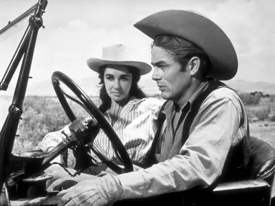 James Dean and Elizabeth Taylor in "Giant"1955 Warner / MPTVPhoto by Floyd McCarty,Image: 18874571, License: Rights-managed, Restrictions:, Model Release: no / Foto: Floyd Mccarty Via Profimedia