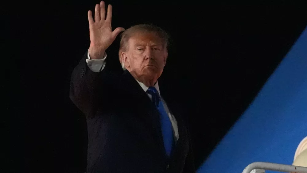 President Donald Trump boards Air Force One at John F. Kennedy International Airport, Tuesday, Sept. 22, 2026, in New York. (AP Photo/Julia Demaree Nikhinson)