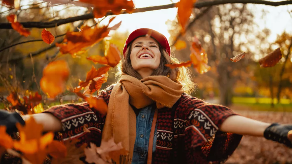 Tudi jeseni smo lahko srečni. / Foto: Istock
