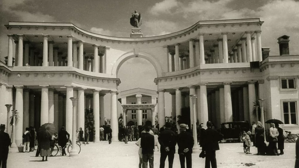 Slavnostno odprtje pokopali&scaron;kega kompleksa Žale, 7. 7. 1940; foto: dokumentacija MGML/Plečnikova