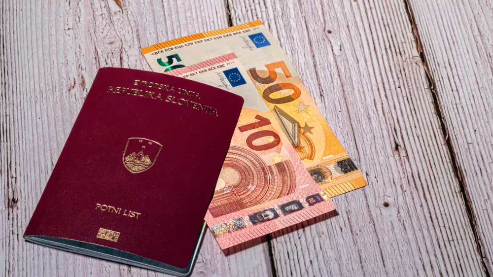 Potni list je pomemben dokument, informacij, ki so shranjeni na čipu, pa ni mogoče prebrati tako zelo enostavno. / Foto: Istock
