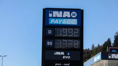 - Energetska kriza, cene goriv, cena dizelskega goriva prvič čez 2 eura.- Cena dizla 1,992 EUR- 22.09.2026. - Bencinska črpalka INA na Tržaški cesti, Kozarje//FOTO: Bojan Velikonja