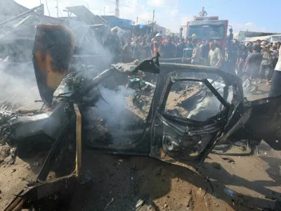 Palestinians inspect a vehicle hit by an Israeli airstrike in Khan Younis in the southern Gaza Strip, September 23, 2026. REUTERS/Ramadan Abed REFILE - CORRECTING LOCATION FROM "GAZA CITY" TO "KHAN YOUNIS, SOUTHERN GAZA STRIP