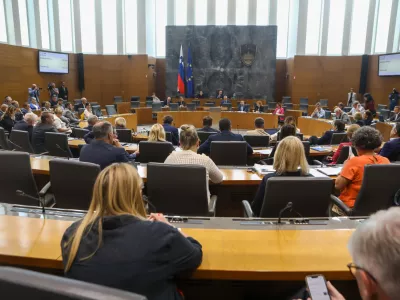 21.9.2026 - začetek redne seje DZ z glasovanjem o zahtevi skupine poslank in poslancev, Državni zbor redna sejaFoto: Luka Cjuha