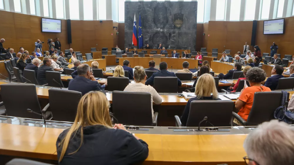 21.9.2026 - začetek redne seje DZ z glasovanjem o zahtevi skupine poslank in poslancev, Državni zbor redna sejaFoto: Luka Cjuha