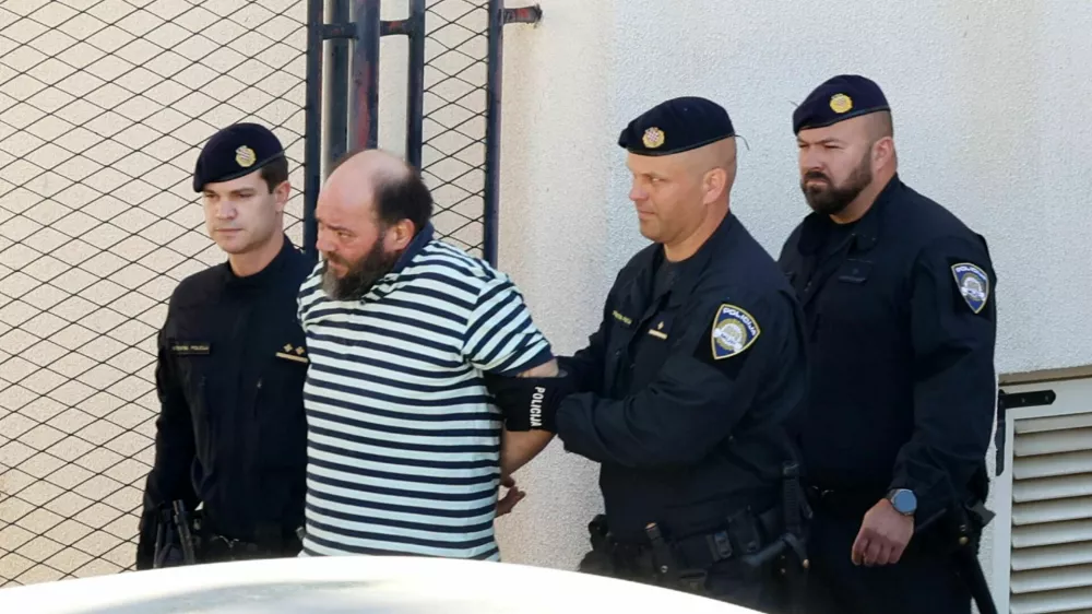 Kristijan Aleksić je osumljen, da je terasi domače hi&scaron;e ubil 19-letnika, ki mu je dostavil pico. 