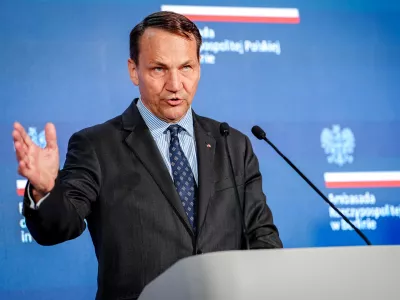 FILED - 04 June 2025, Berlin: Polish Foreign Minister Radoslaw Sikorski speaks at the German-Polish Forum 2025 at the Polish Embassy in Berlin. Photo: Kay Nietfeld/dpa