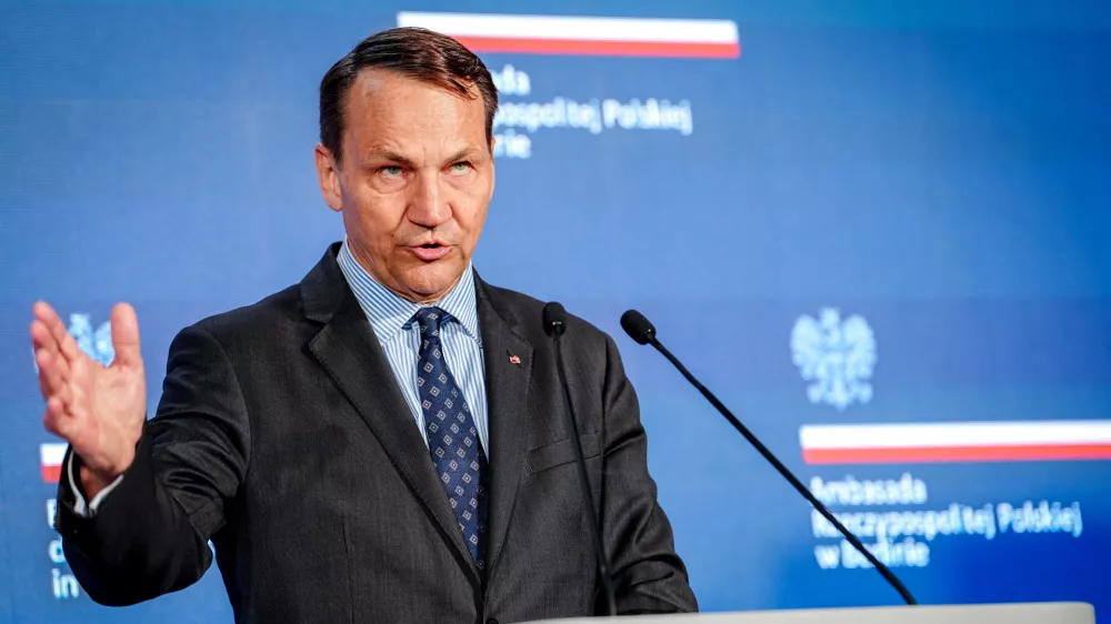 FILED - 04 June 2025, Berlin: Polish Foreign Minister Radoslaw Sikorski speaks at the German-Polish Forum 2025 at the Polish Embassy in Berlin. Photo: Kay Nietfeld/dpa