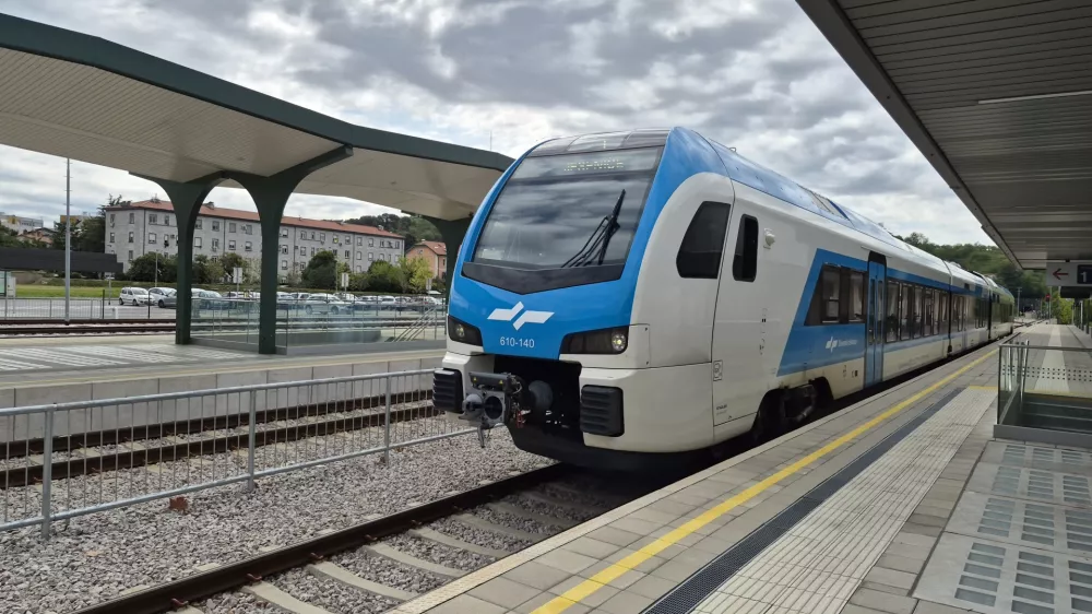 Nova Gorica, zelezniska postajaPredstavitev dogajanja ob 120-letnici Bohinjske proge.Potniski vlak.