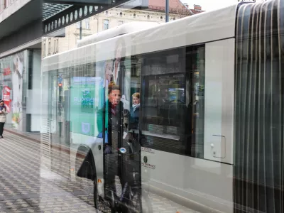 - 13.03.2019 - simbolična fotografija &ndash; pokojninska reforma - starej&scaron;i občani, upokojenci, pokojnine, stari &ndash; mladi - staranje prebilvavstva, generacija, Ljubljanski potni&scaron;ki promet (LPP) - mestni avtobus //FOTO: Bojan Velikonja
